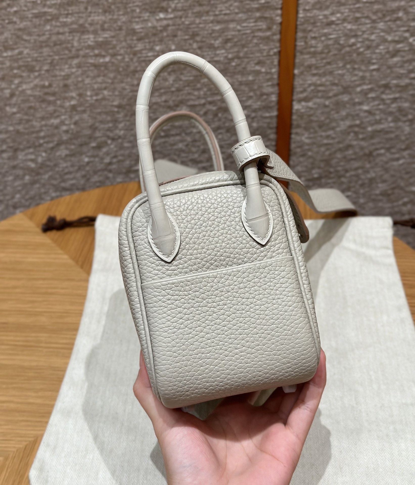 Hermès  Lindy 19 Girs Perle Clemence  and Matte Alligator🐊imported