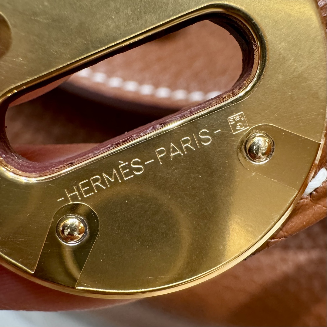 Hermès  Lindy 26 gold Clemence