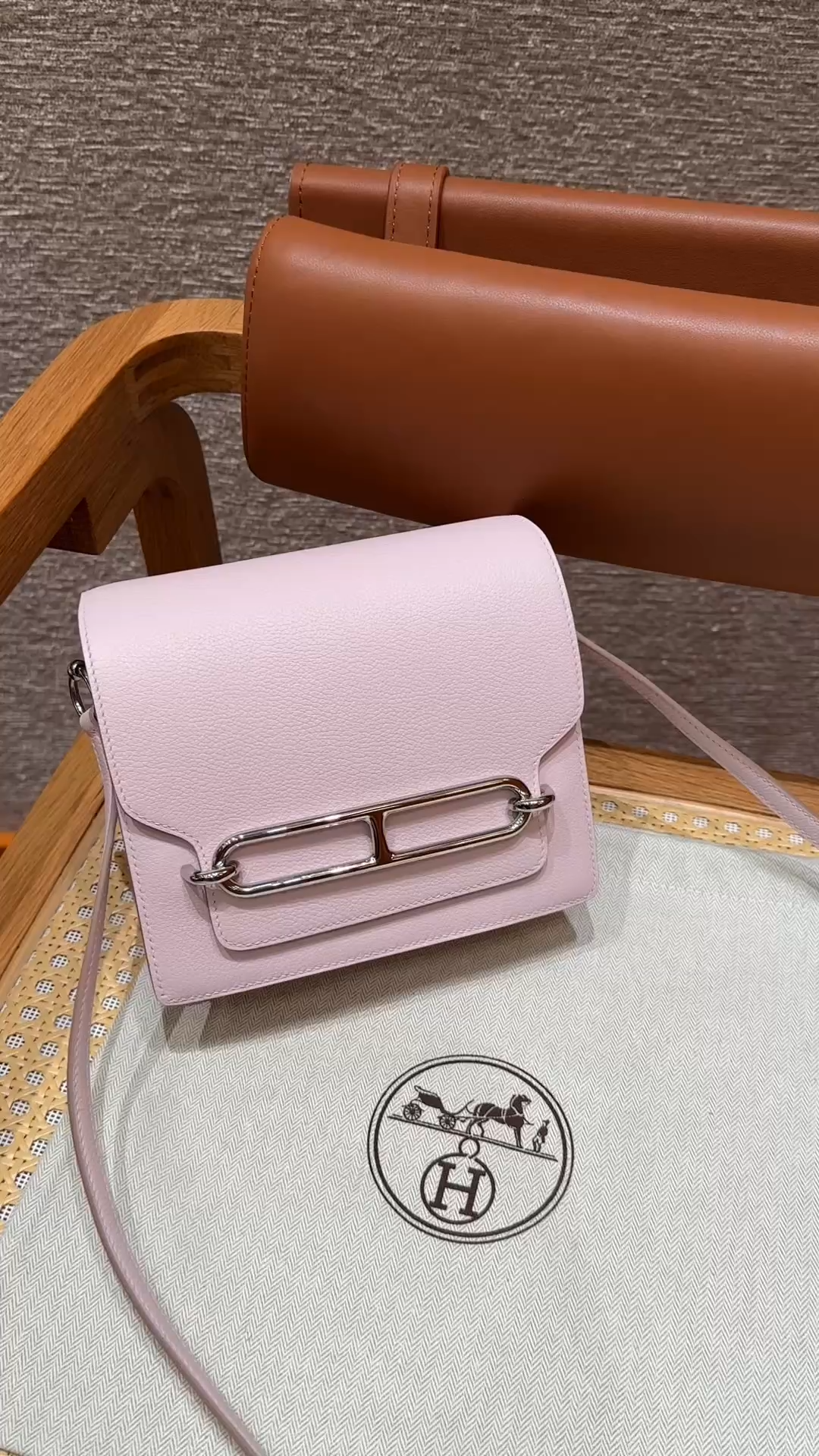 Hermès Roulis 18 Mauve pale Evecolor