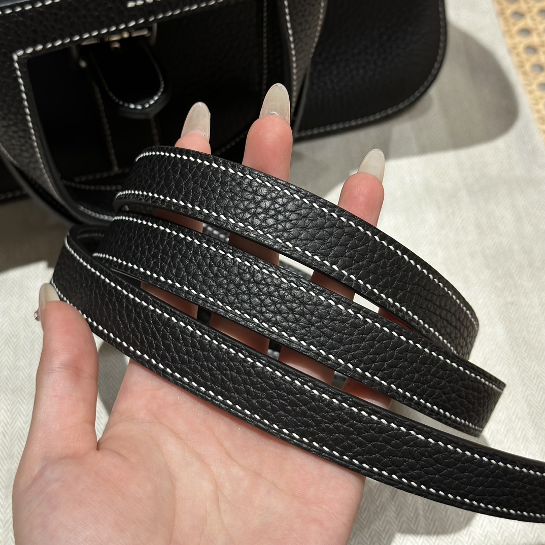 Hermès Halzan 31 Black  Clemence