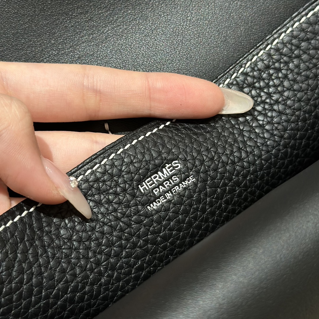 Hermès Halzan 31 Black  Clemence