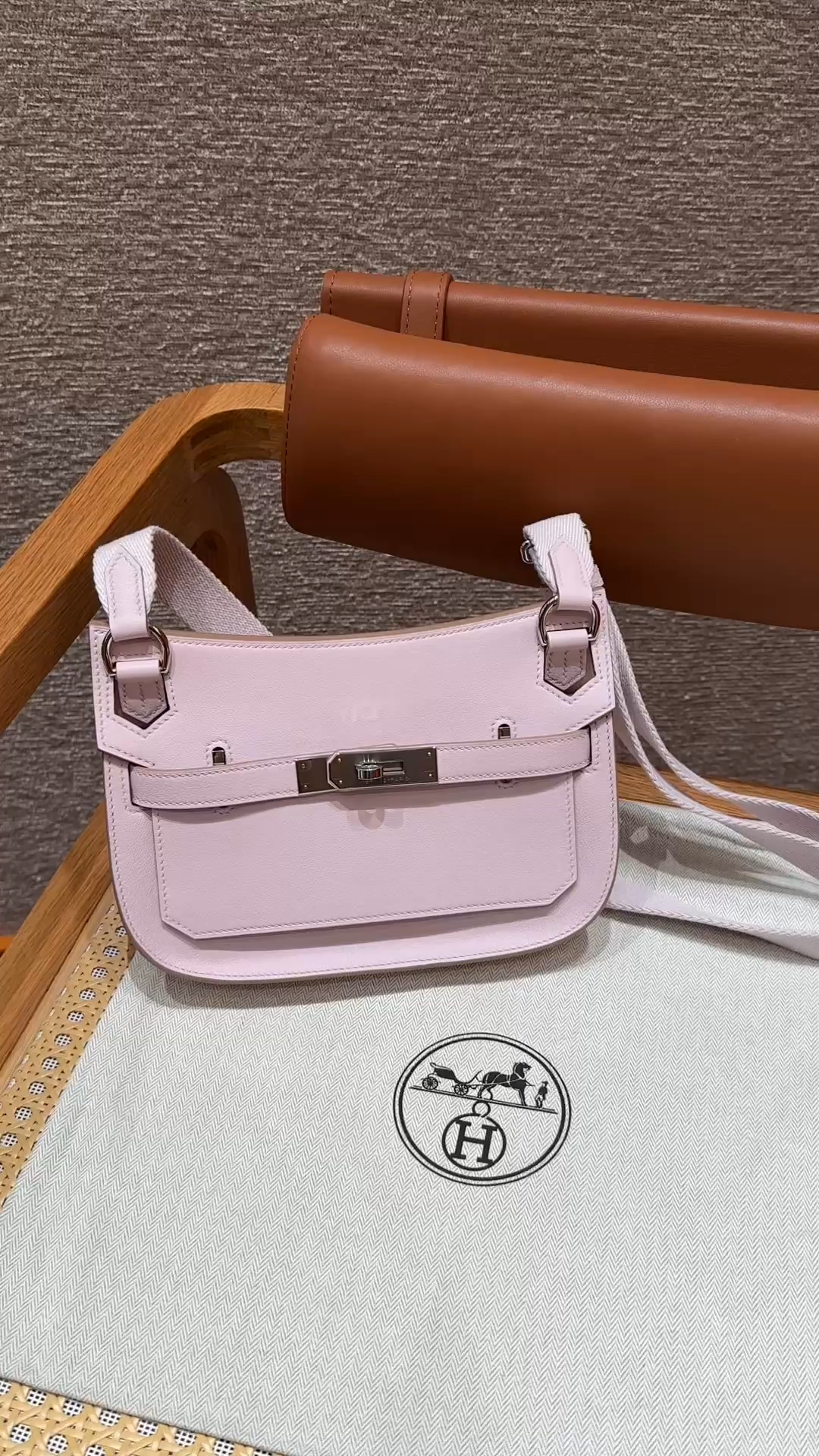 Hermès  Jypsiere 23  Mauve pale Swift