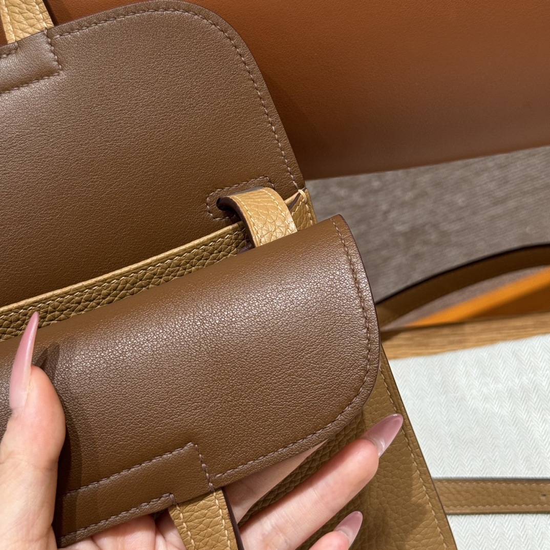 Hermès Halzan 22 Biscuit and Alezan  Clemence