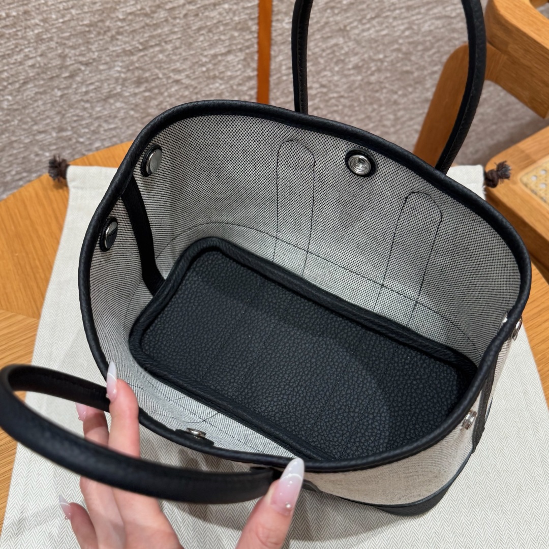 Hermès  Garden party 23  ecru/noir/noir Canbas and Negonda