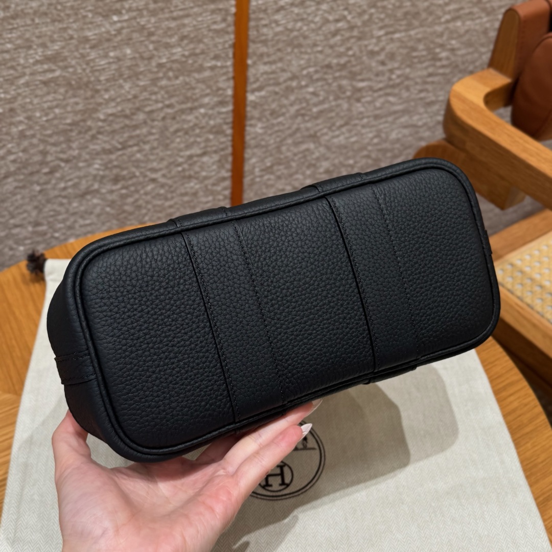 Hermès  Garden party 23  ecru/noir/noir Canbas and Negonda