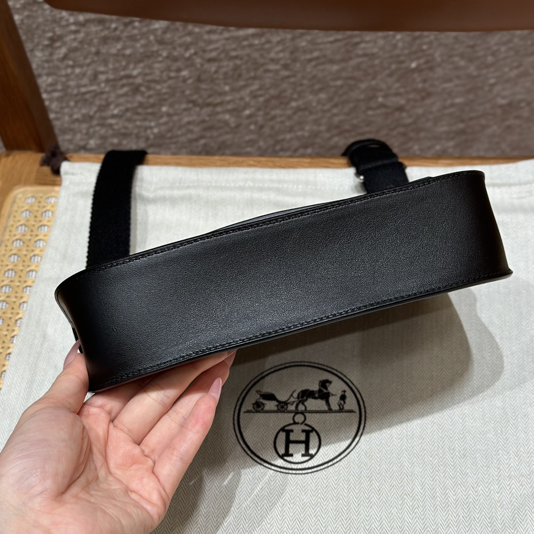 Hermès  Jypsiere 23 Noir Swift