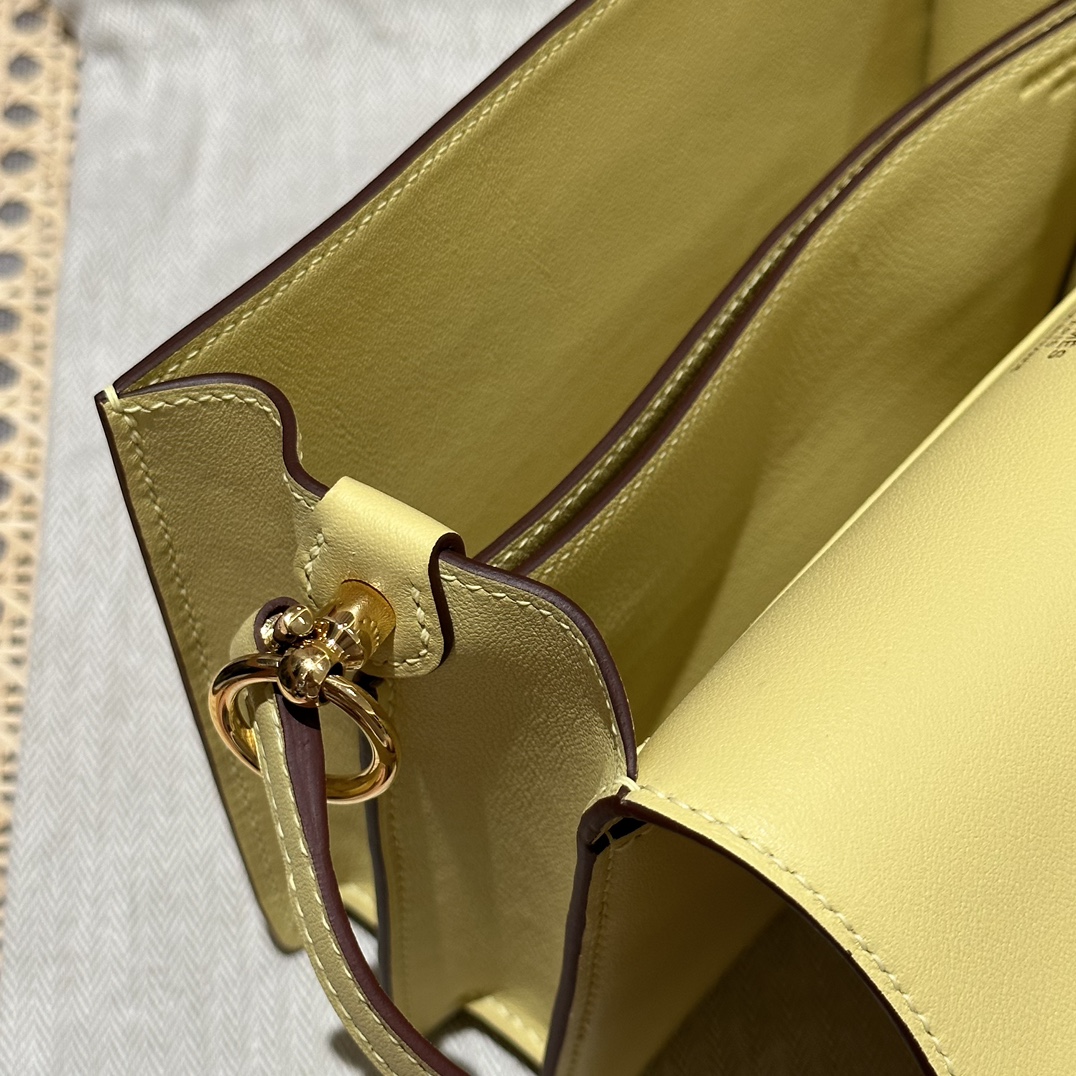Hermès Roulis 19 Jaune Poussin Chever