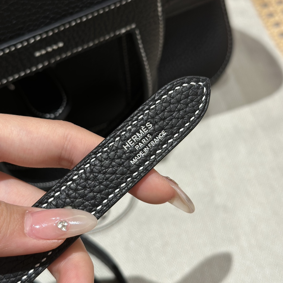 Hermès Halzan 31 Black  Clemence