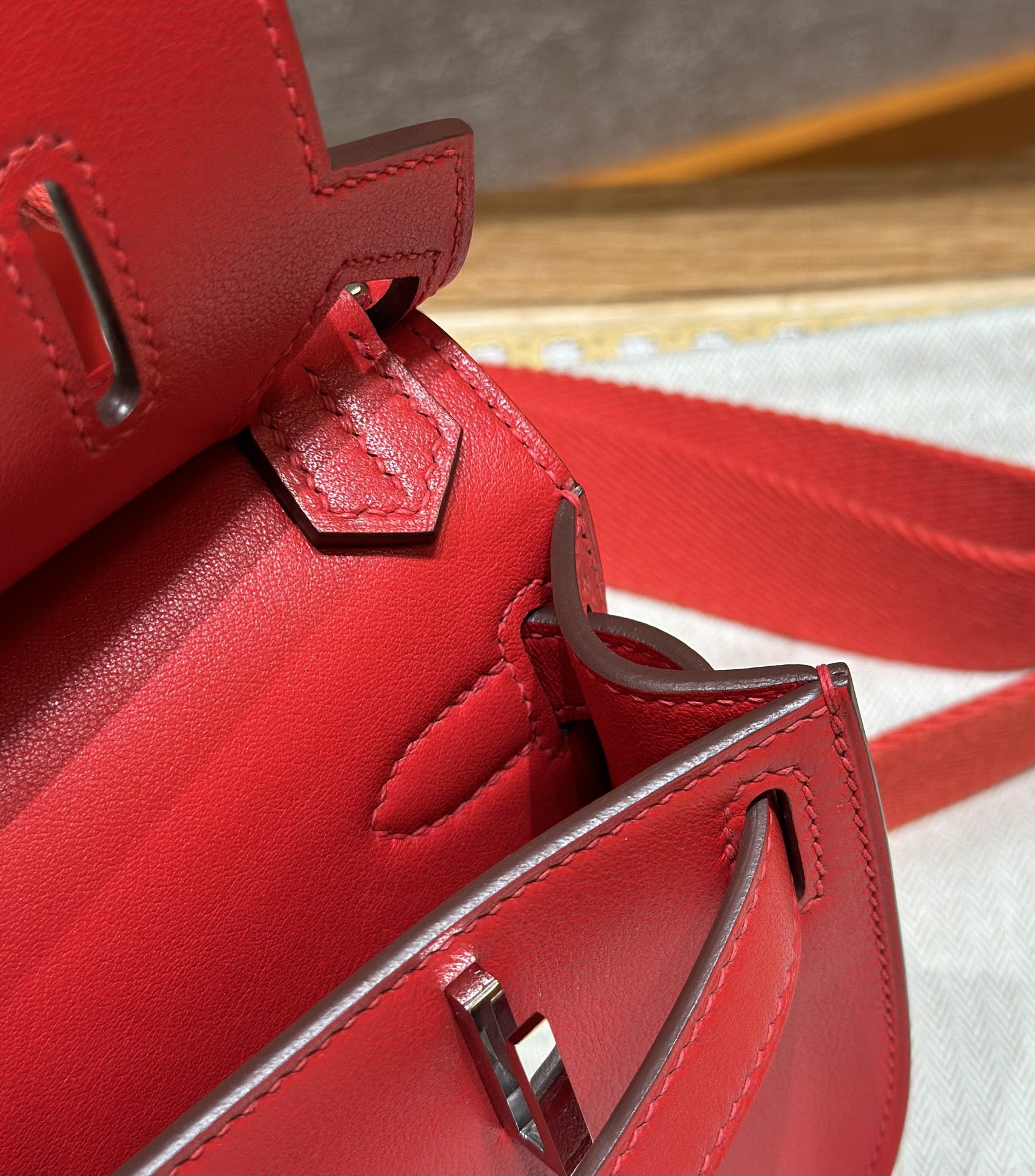 Hermès  Jypsiere 23 Rouge casaque Swift
