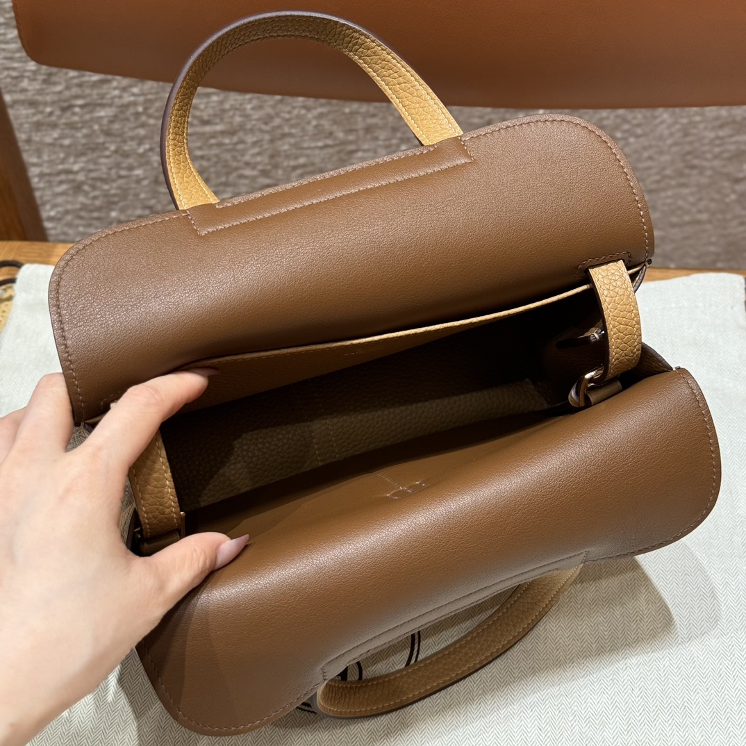 Hermès Halzan 22 Biscuit and Alezan  Clemence