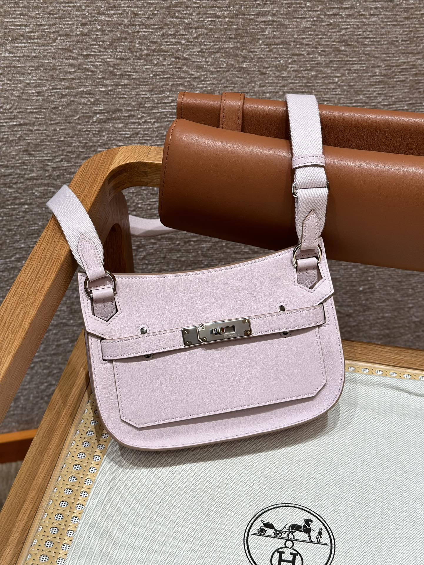 Hermès  Jypsiere 23  Mauve pale Swift