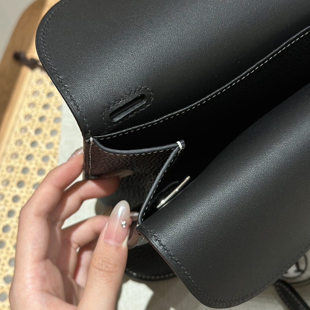 Hermès Halzan 31 Black  Clemence