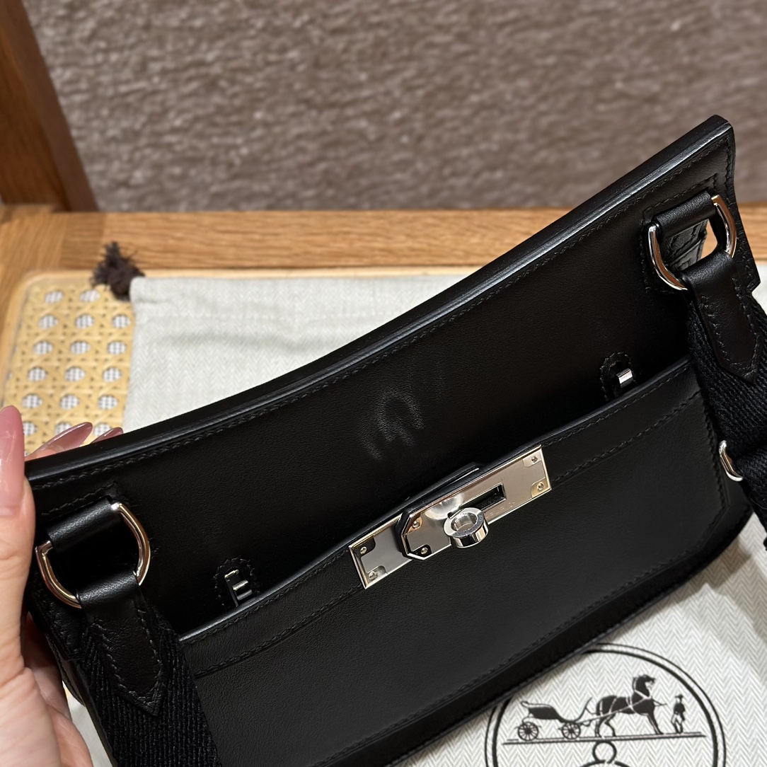 Hermès  Jypsiere 23 Noir Swift
