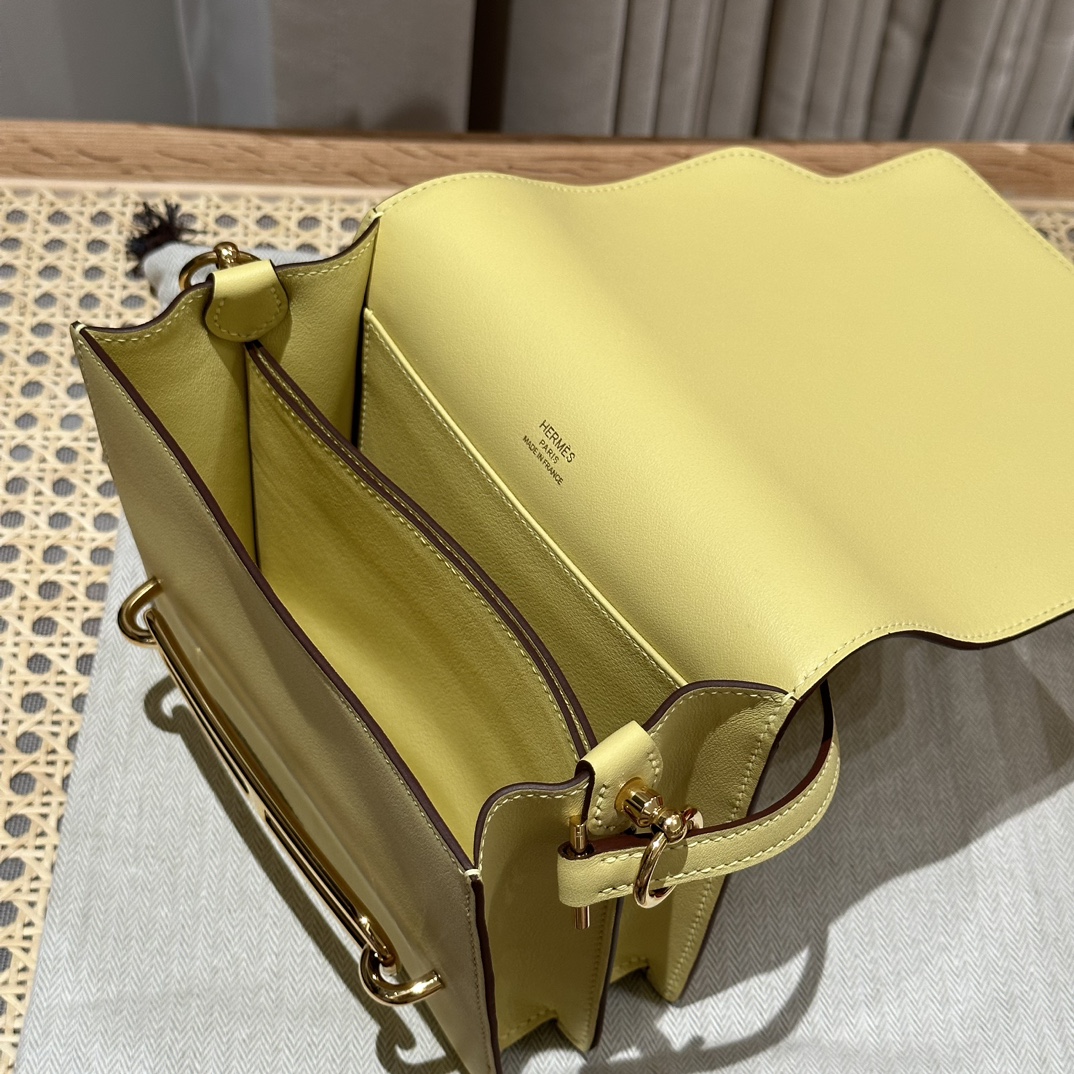 Hermès Roulis 19 Jaune Poussin Chever