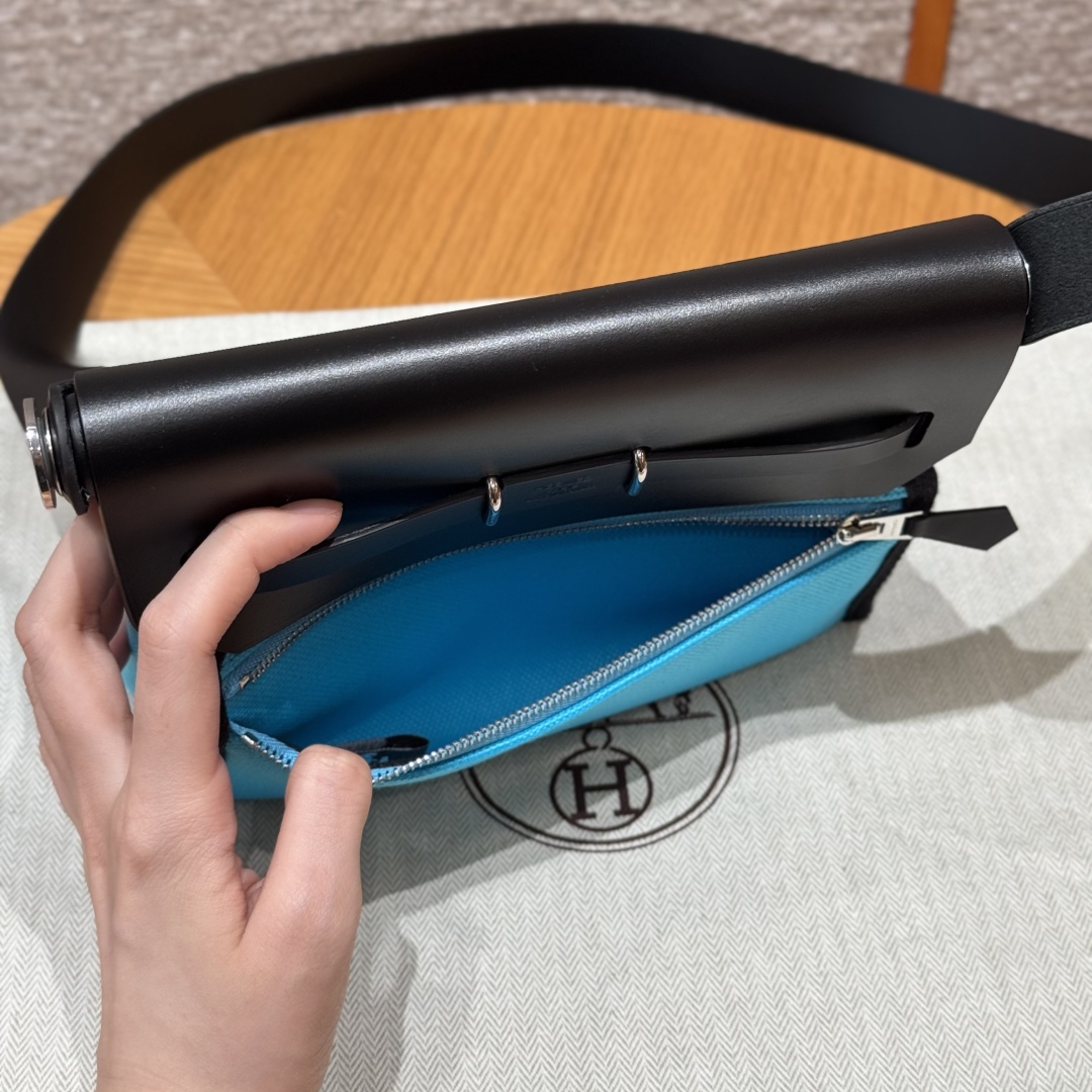 Hermès  Herbag 20 Bleu riviera/noir  Canvas and cowhide