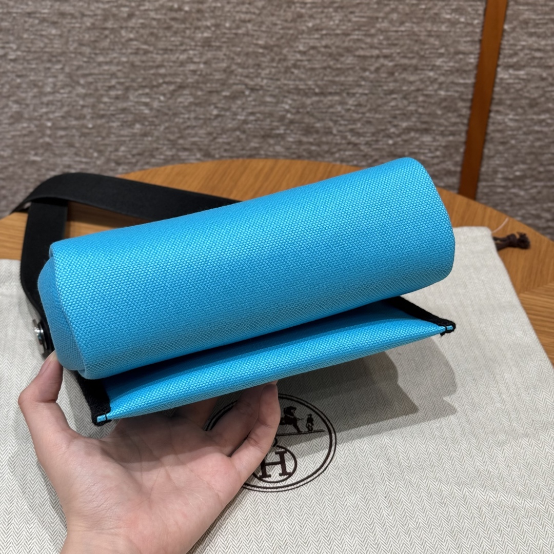 Hermès  Herbag 20 Bleu riviera/noir  Canvas and cowhide