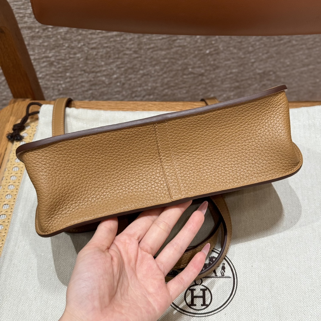 Hermès Halzan 22 Biscuit and Alezan  Clemence