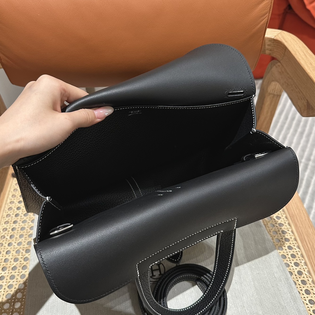 Hermès Halzan 31 Black  Clemence