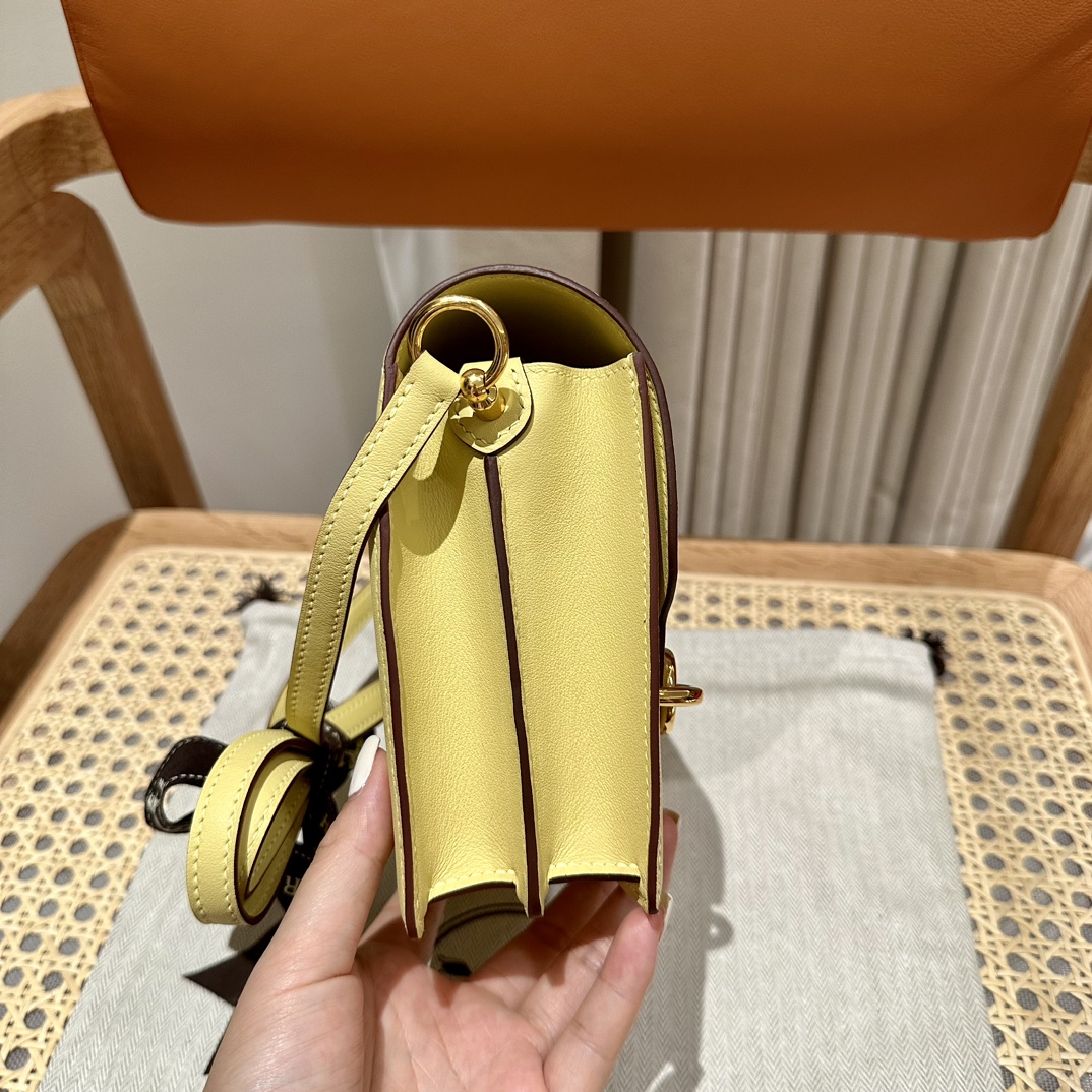 Hermès Roulis 19 Jaune Poussin Chever