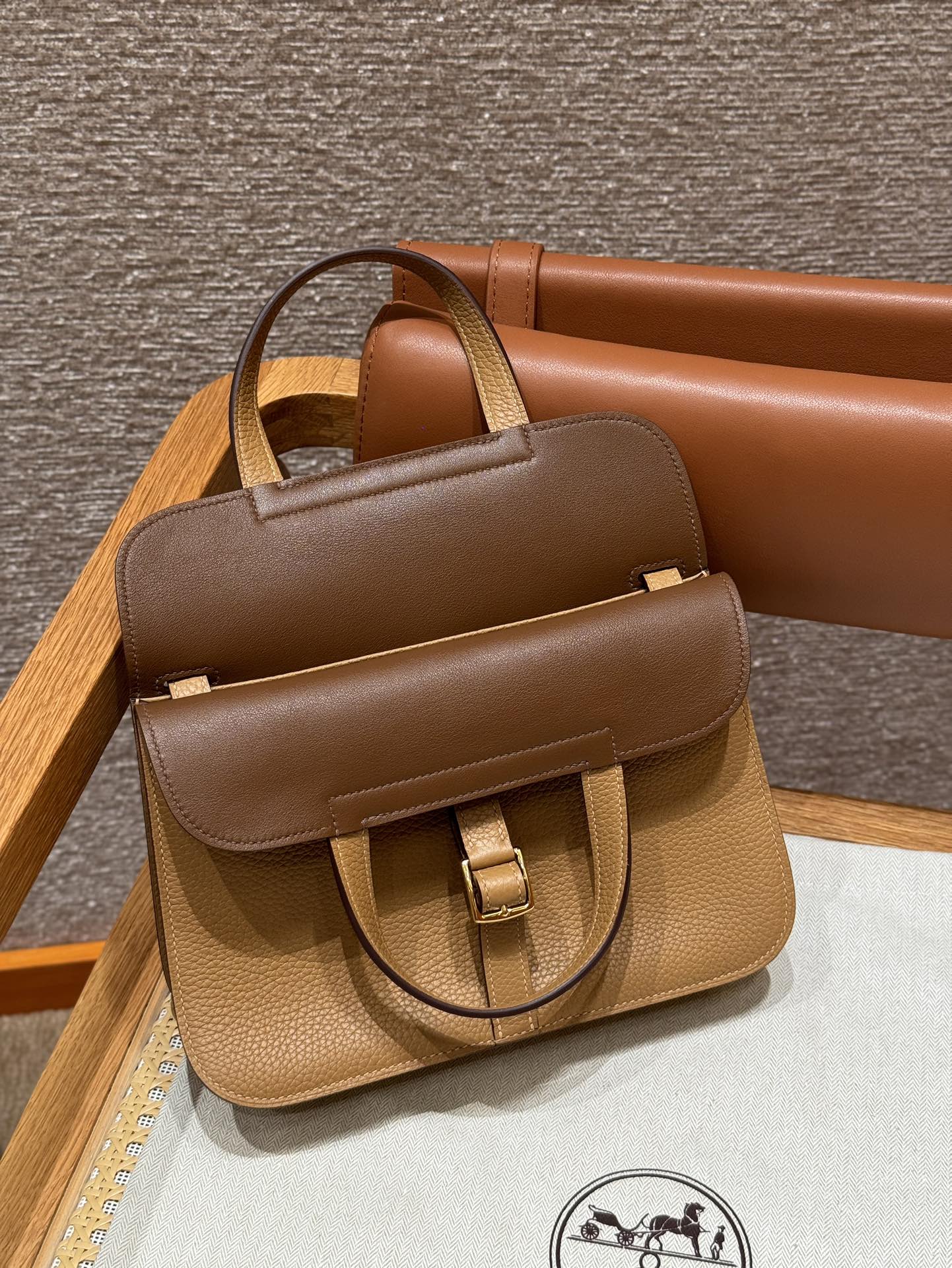 Hermès Halzan 22 Biscuit and Alezan  Clemence