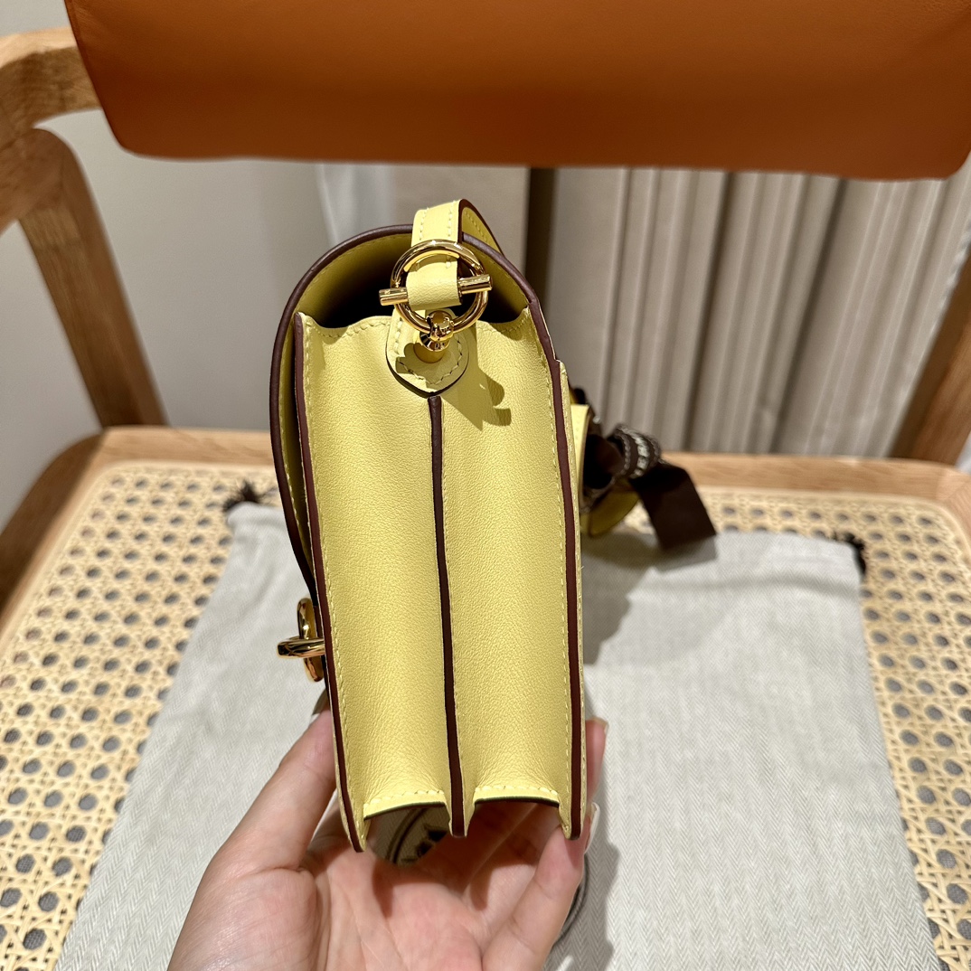 Hermès Roulis 19 Jaune Poussin Chever