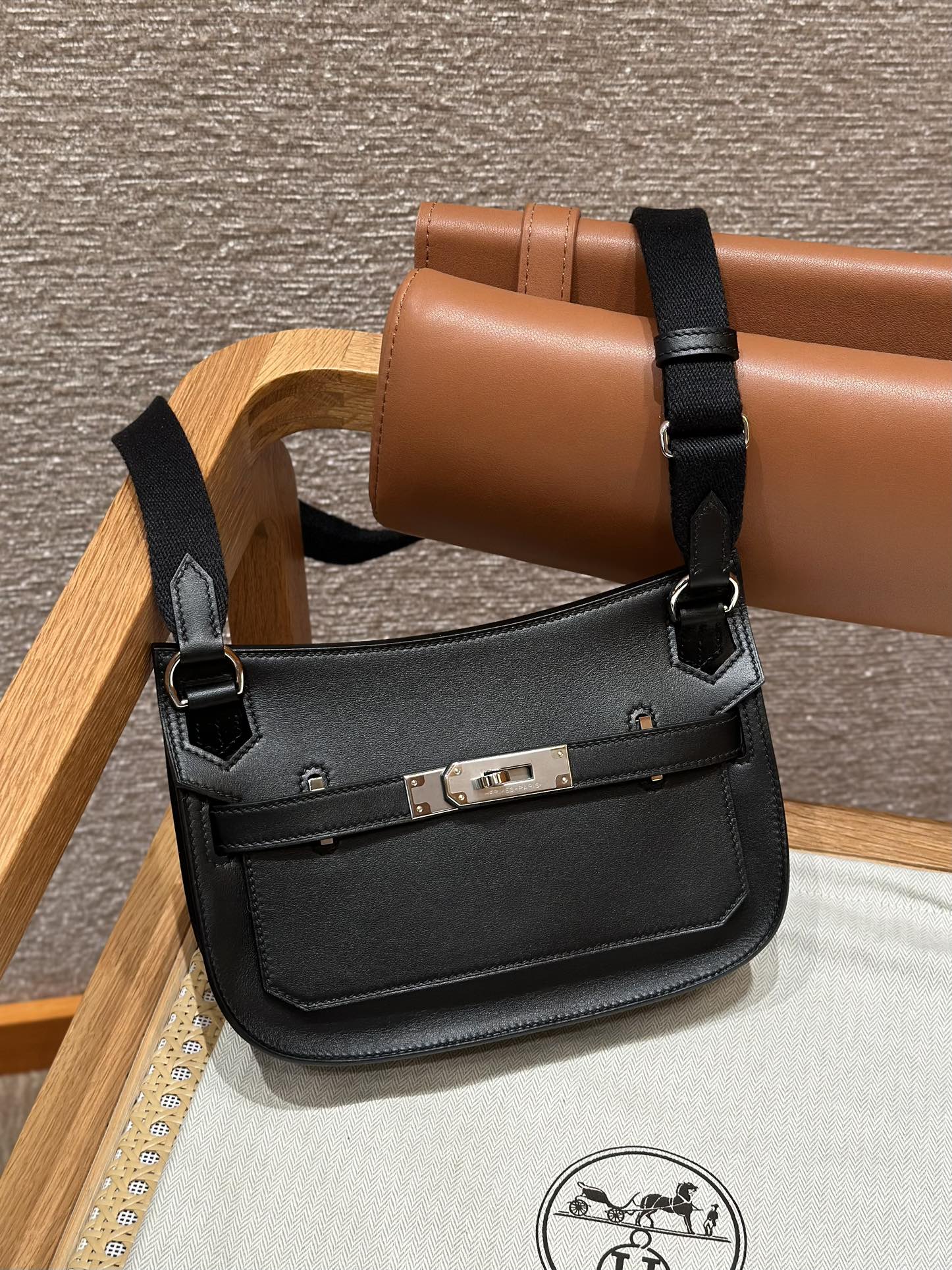 Hermès  Jypsiere 23 Noir Swift