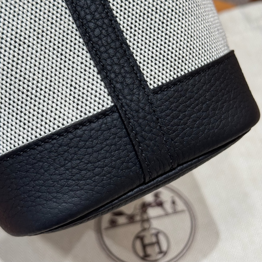 Hermès  Garden party 23  ecru/noir/noir Canbas and Negonda