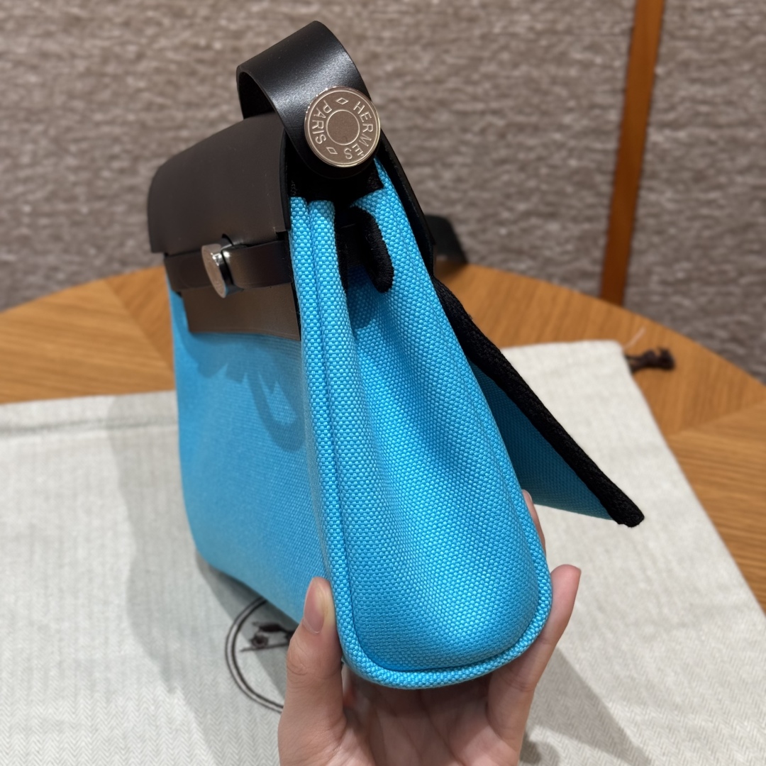 Hermès  Herbag 20 Bleu riviera/noir  Canvas and cowhide