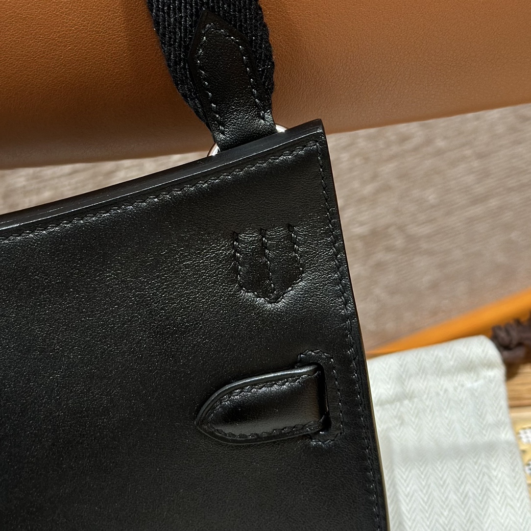 Hermès  Jypsiere 23 Noir Swift