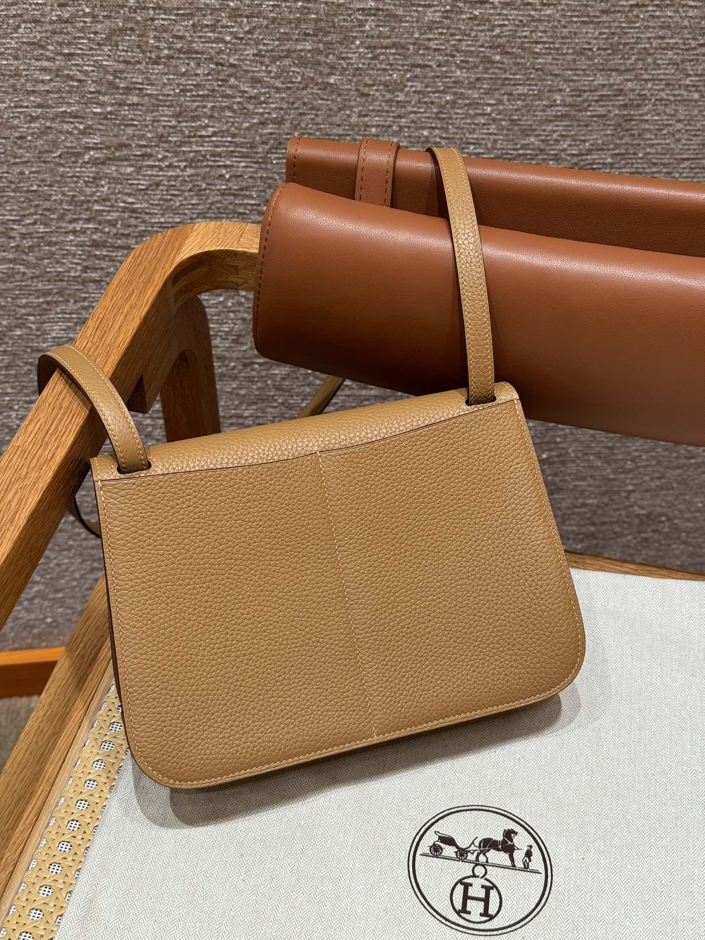 Hermès Halzan 22 Biscuit and Alezan  Clemence