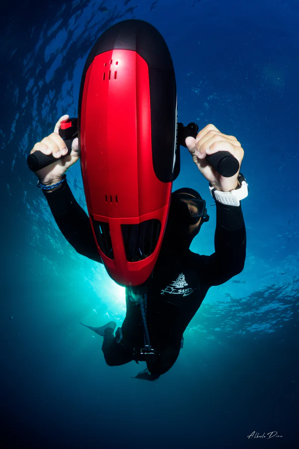 The Ultimate Portable Underwater Scooter