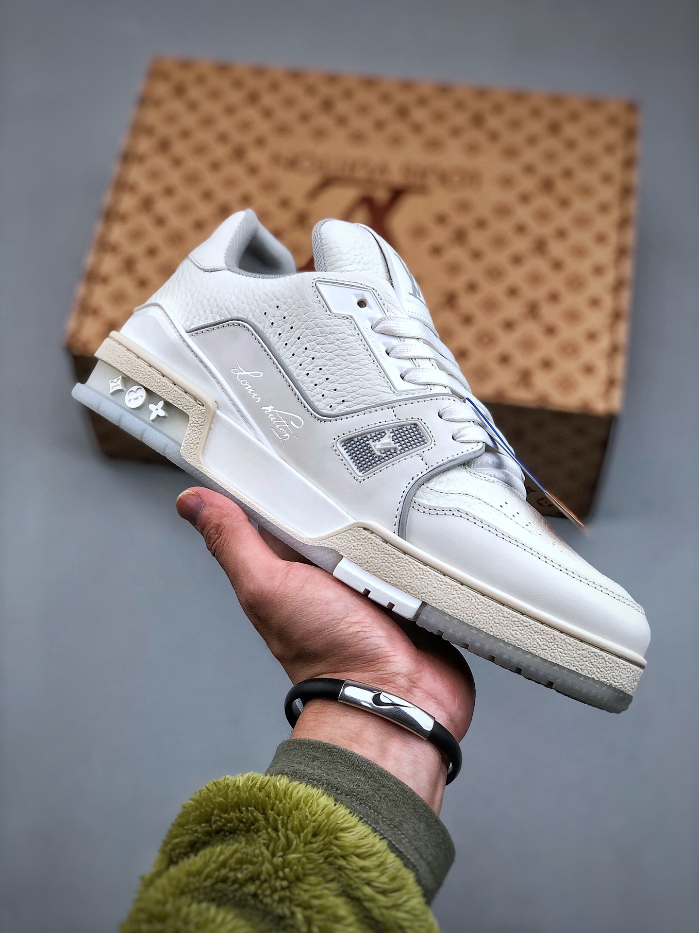 LOUIS VUITTON Trainer Leather Embossed Lace-Up Low-Top Fashion Sneaker – Women’s, White