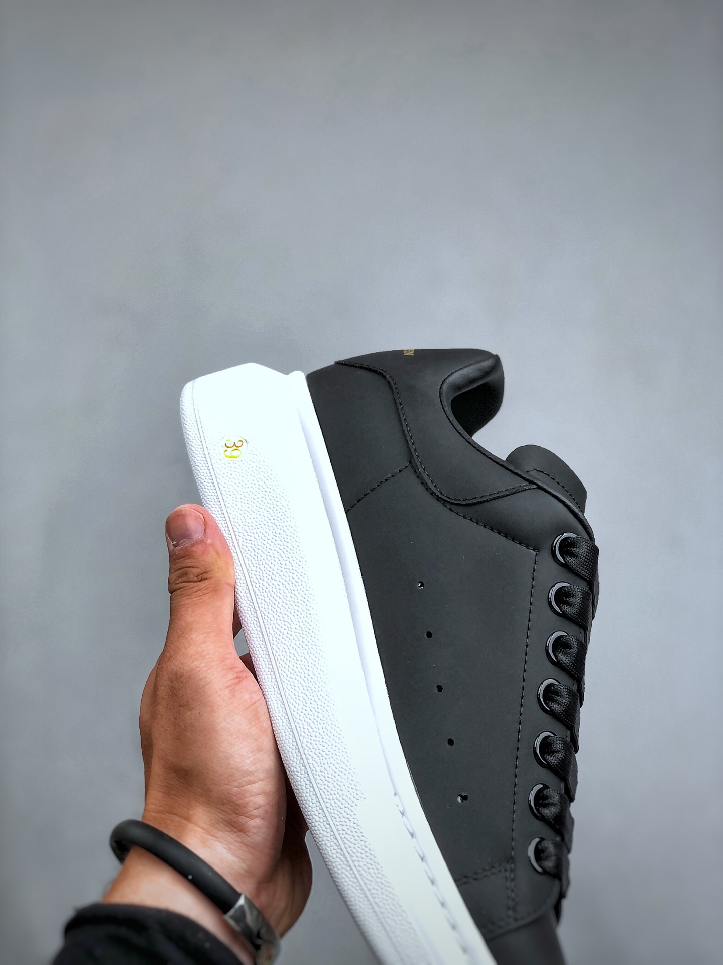 Alexander McQueen Smooth Calfskin Low-Top Casual Fashion Sneaker – Unisex, Black