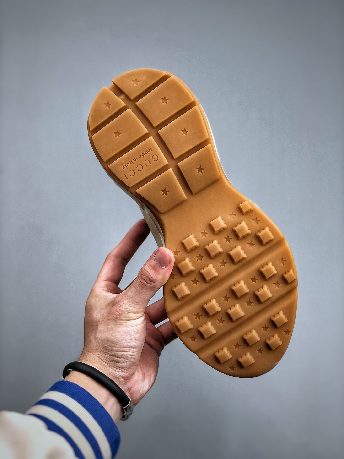 GUCCI Rhyton Round-Toe Lace-Up Casual Sneaker – Unisex, White