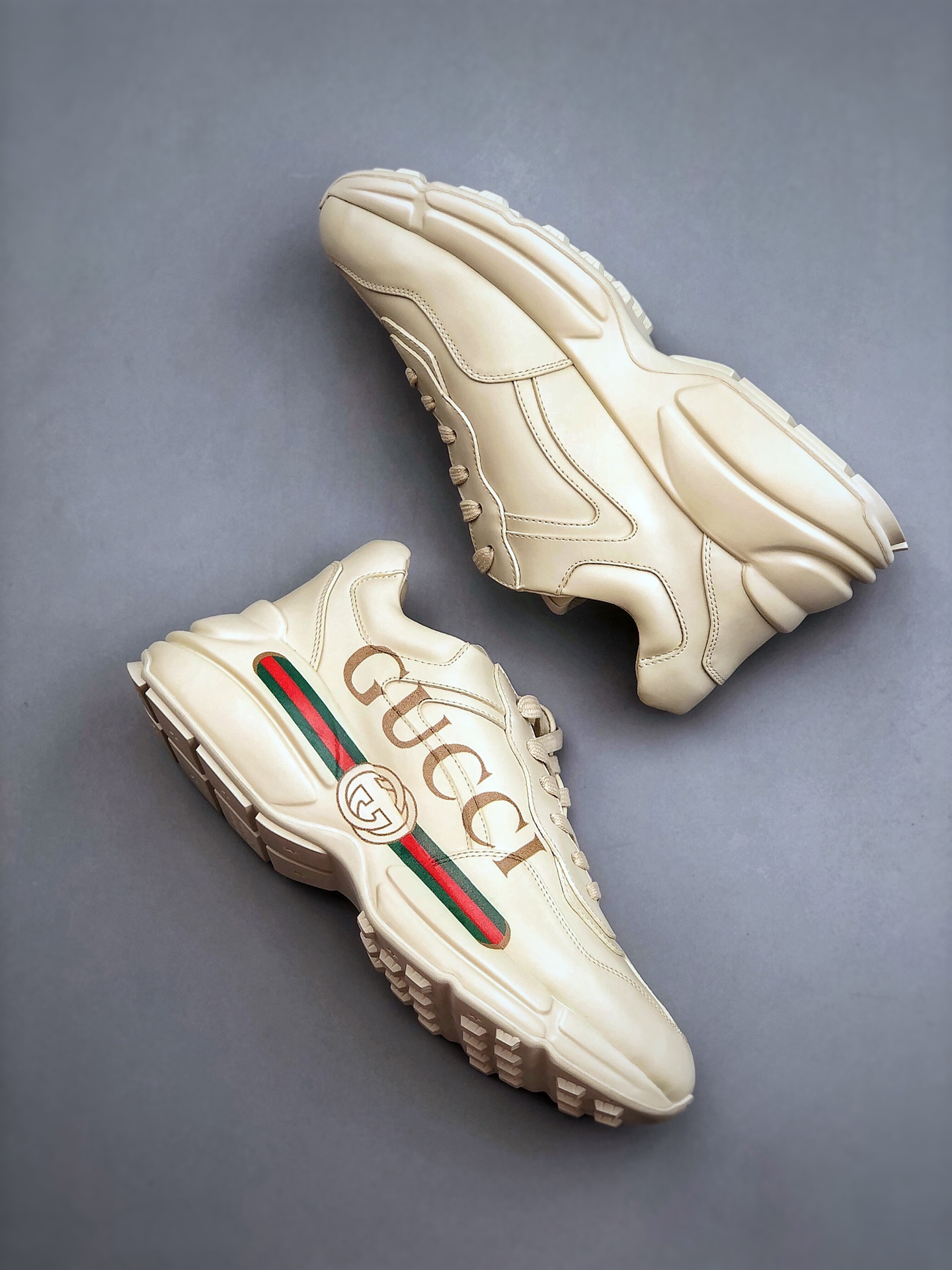 GUCCI Rhyton Logo-Detail Non-Slip Durable Low-Top Dad Sneakers – Unisex, Ivory White