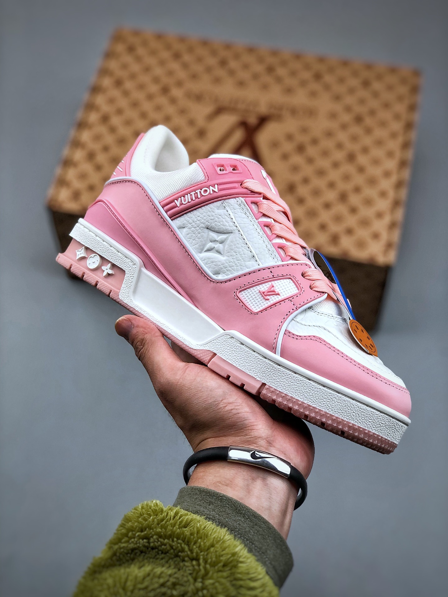 LOUIS VUITTON Trainer Leather Round-Toe Lace-Up Low-Top Fashion Sneaker – Unisex, Rose Pink