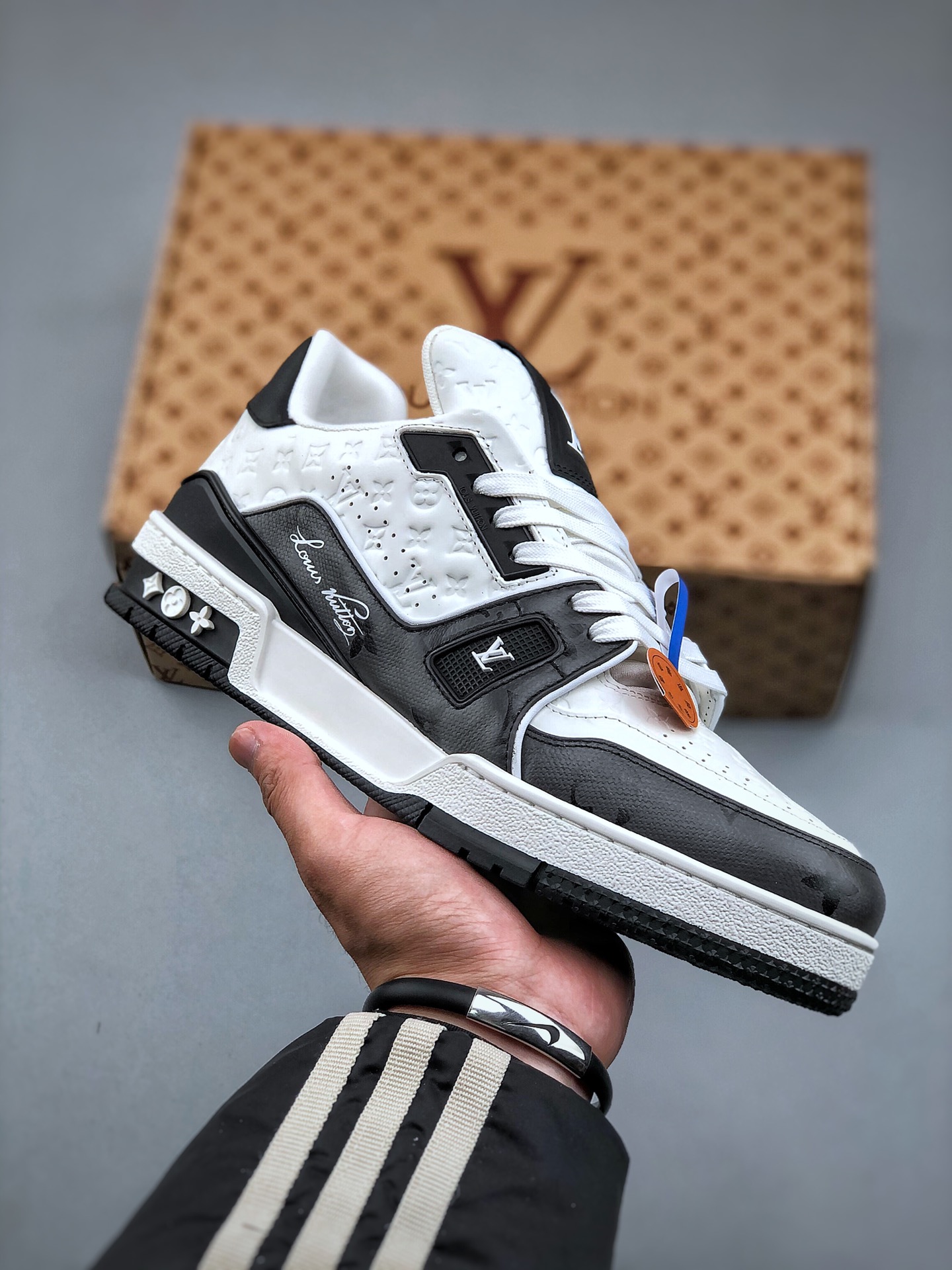 LOUIS VUITTON Trainer Lace-Up Low-Top Fashion Sneaker – Unisex, White & Black