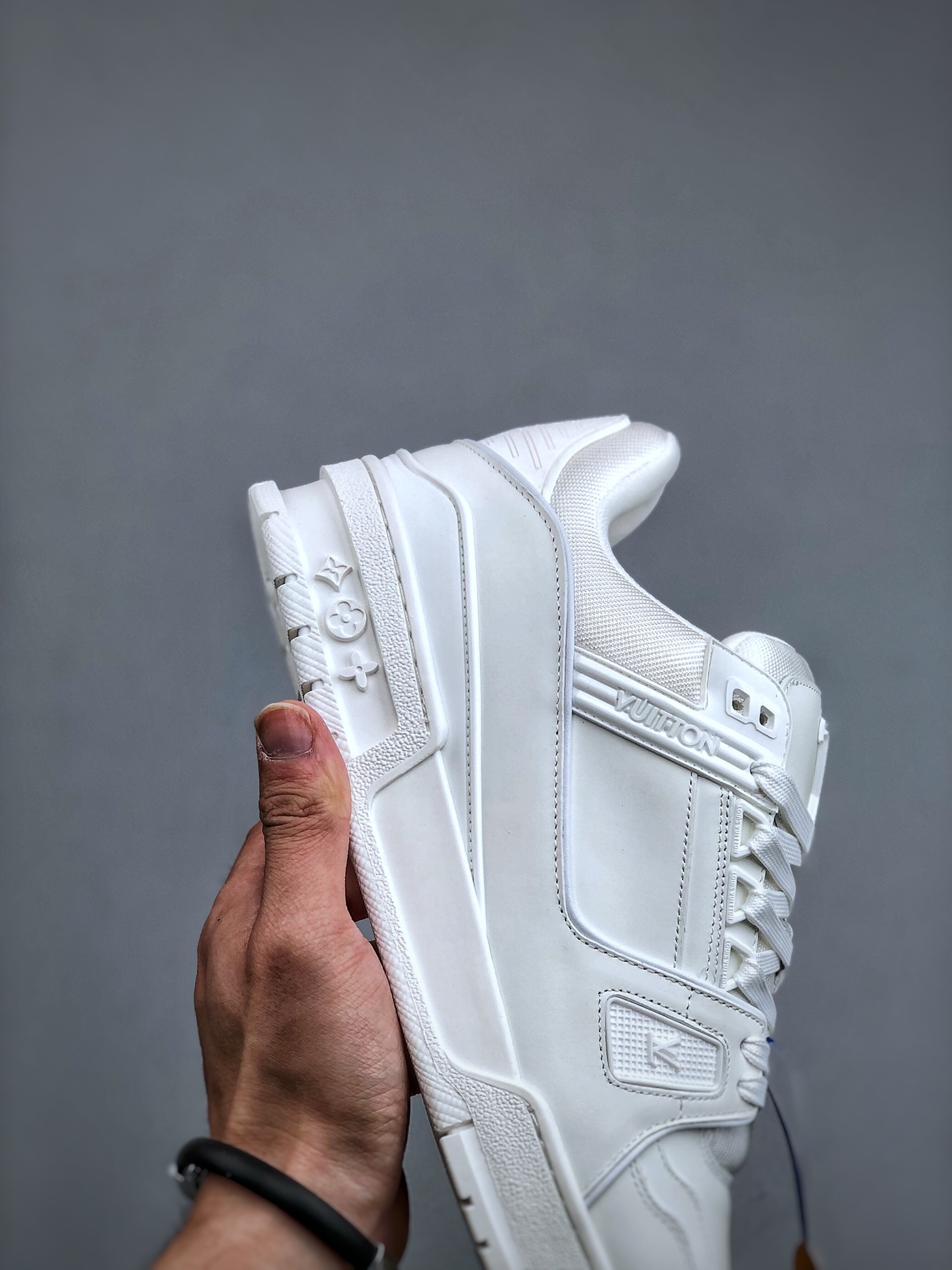 LOUIS VUITTON Trainer Leather Round-Toe Lace-Up Non-Slip Low-Top Sneaker – Women’s, White