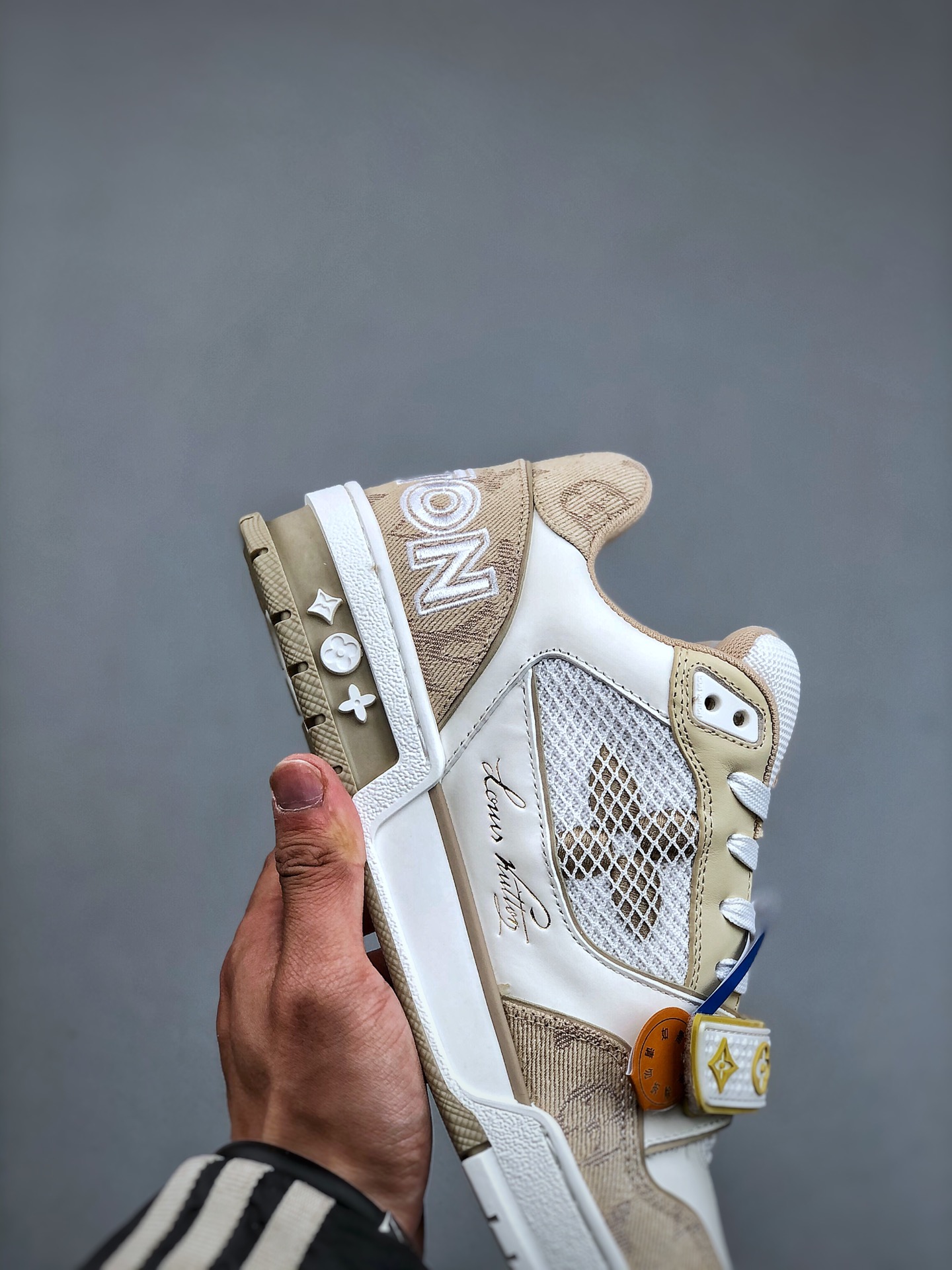 LOUIS VUITTON Trainer Cowhide Leather Velcro and Lace-Up Low-Top Fashion Sneaker – Men’s, Khaki