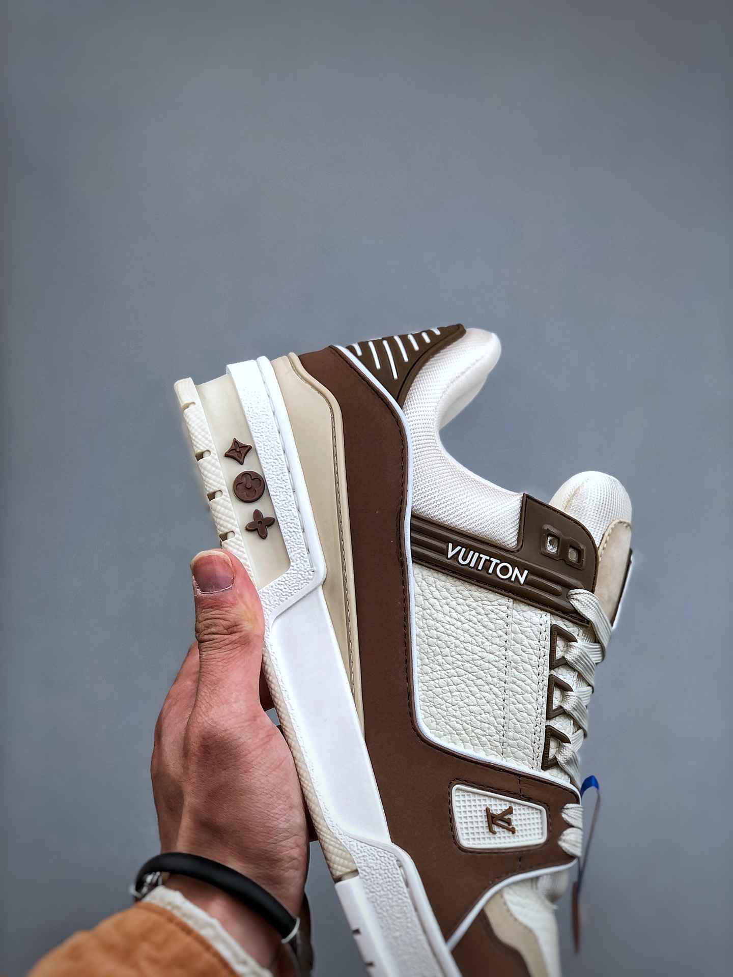 LOUIS VUITTON Trainer Round-Toe Lace-Up Low-Top Sneaker – Unisex, Mocha