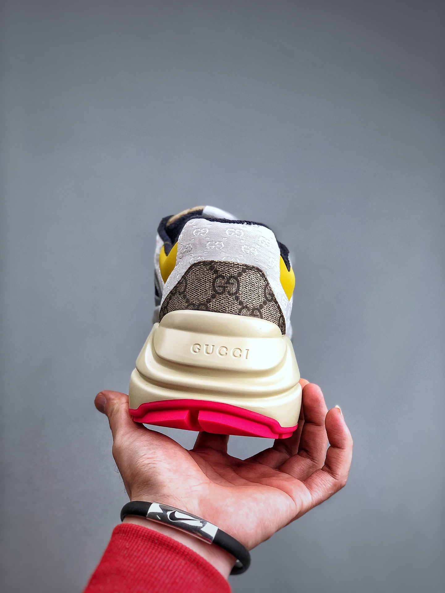 GUCCI Rhyton Round-Toe Full-Print Low-Top Dad Sneakers – Unisex, White/Pin