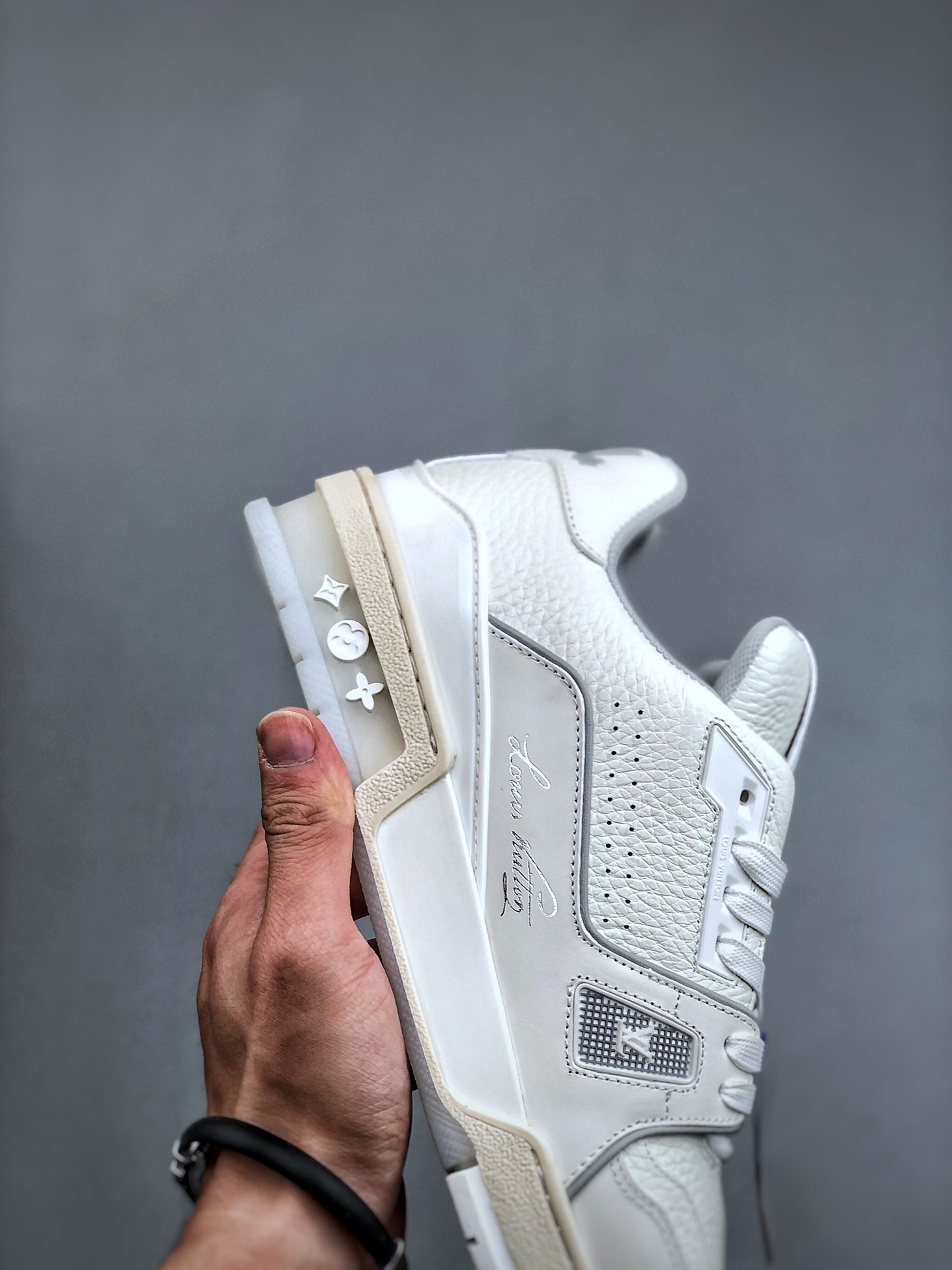 LOUIS VUITTON Trainer Leather Embossed Lace-Up Low-Top Fashion Sneaker – Women’s, White