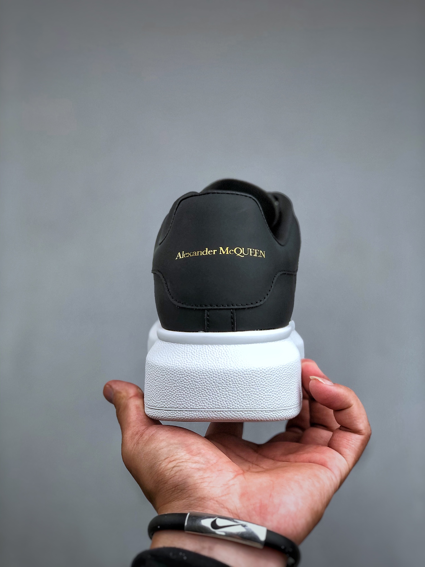 Alexander McQueen Smooth Calfskin Low-Top Casual Fashion Sneaker – Unisex, Black