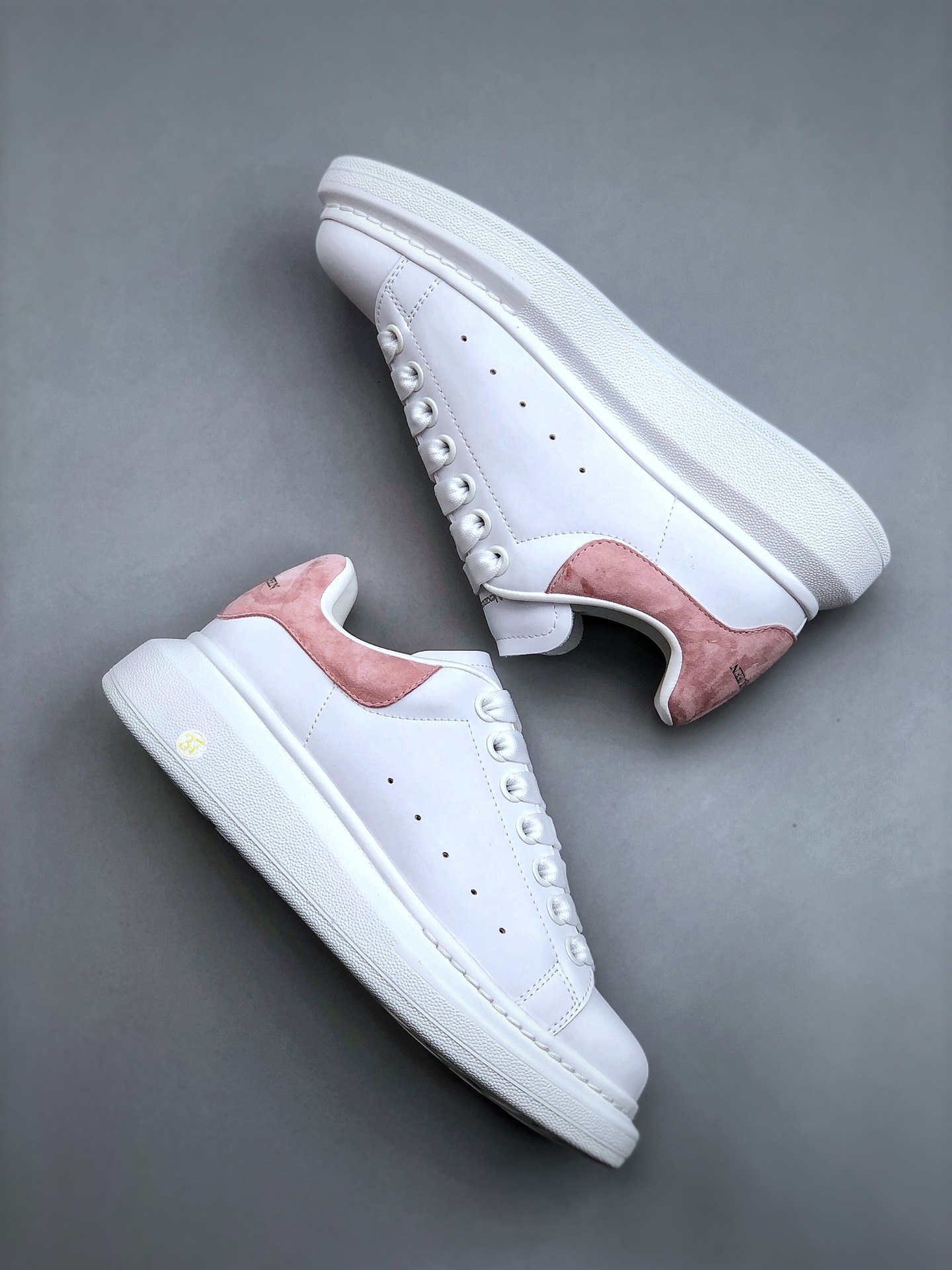 Alexander McQueen Comfortable Minimalist Low-Top Fashion Sneaker – Women’s, White & Pink