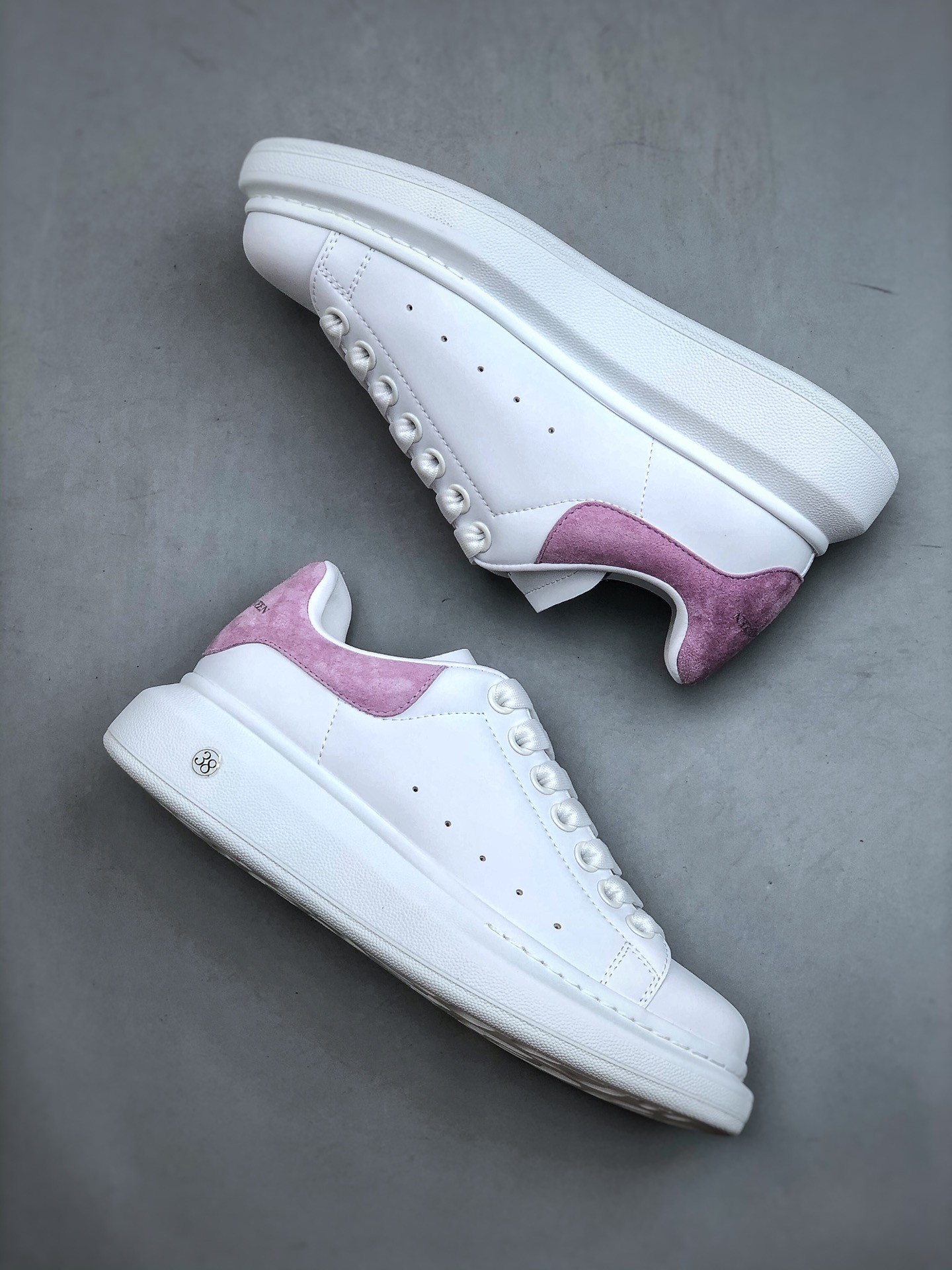 Alexander McQueen Oversized Low-Top Fashion Sneaker – Women’s, Purple