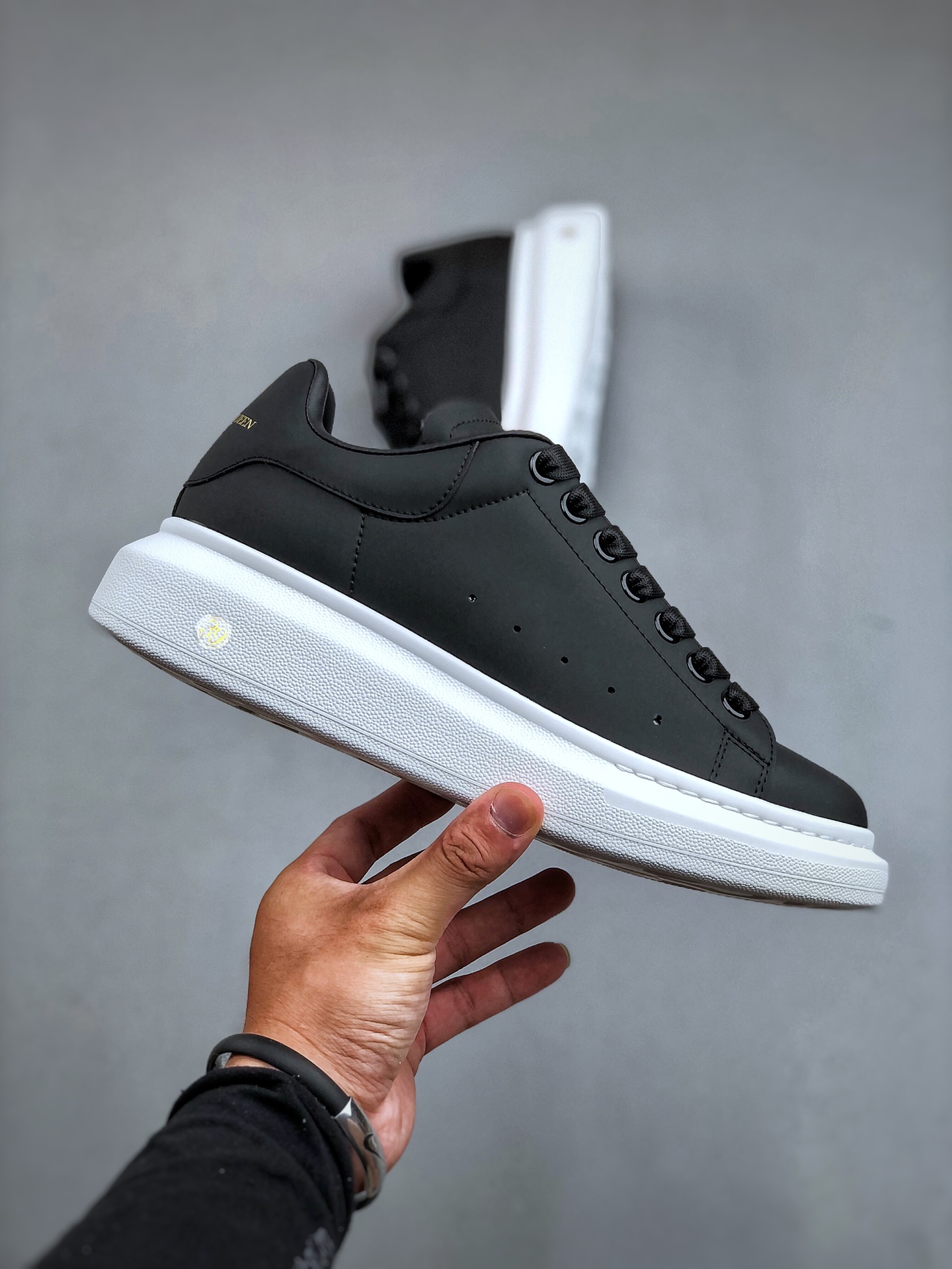 Alexander McQueen Smooth Calfskin Low-Top Casual Fashion Sneaker – Unisex, Black