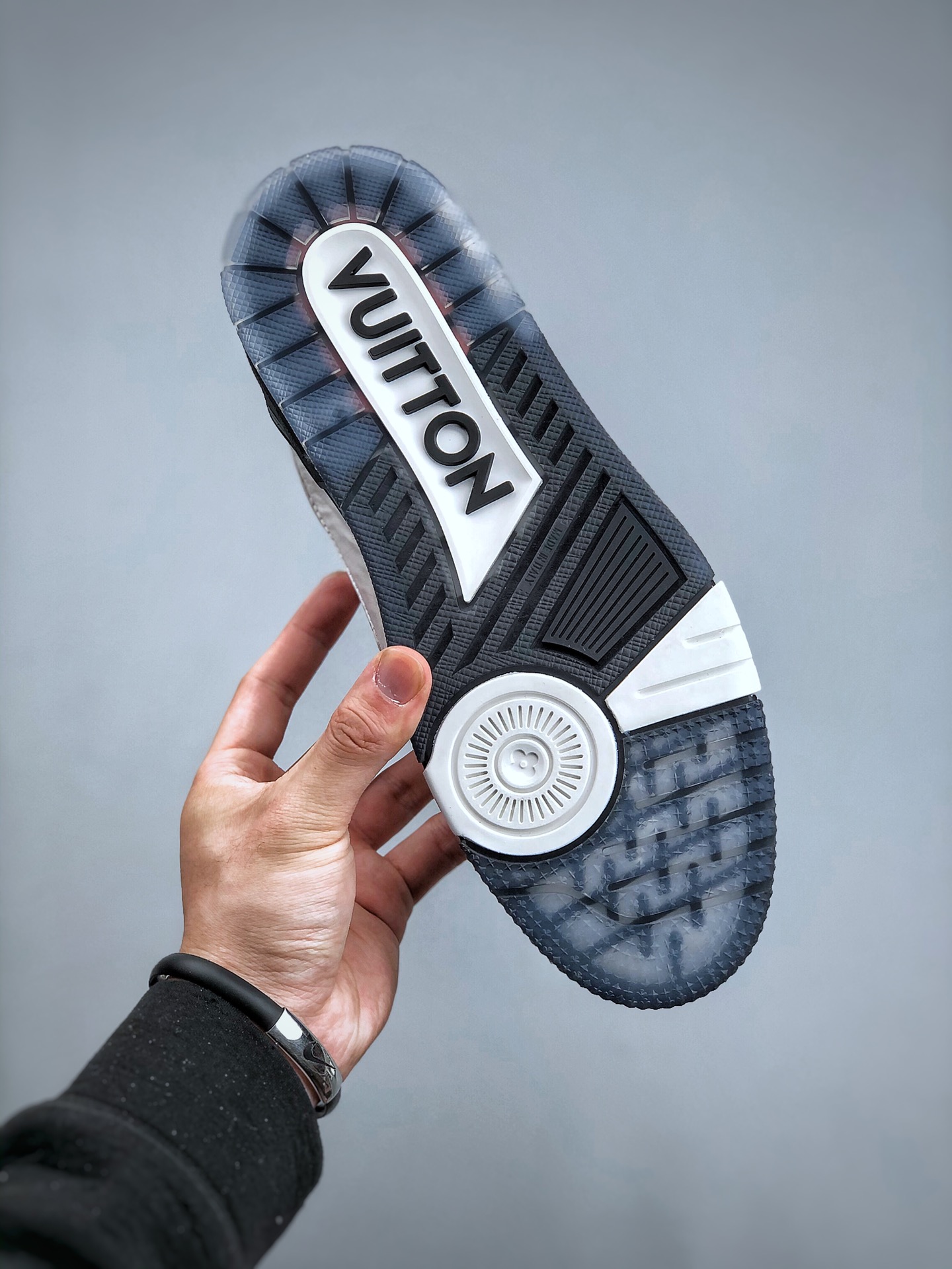 LOUIS VUITTON Trainer Leather Low-Top Fashion Sneaker – Unisex, “Black Samurai” Black & White