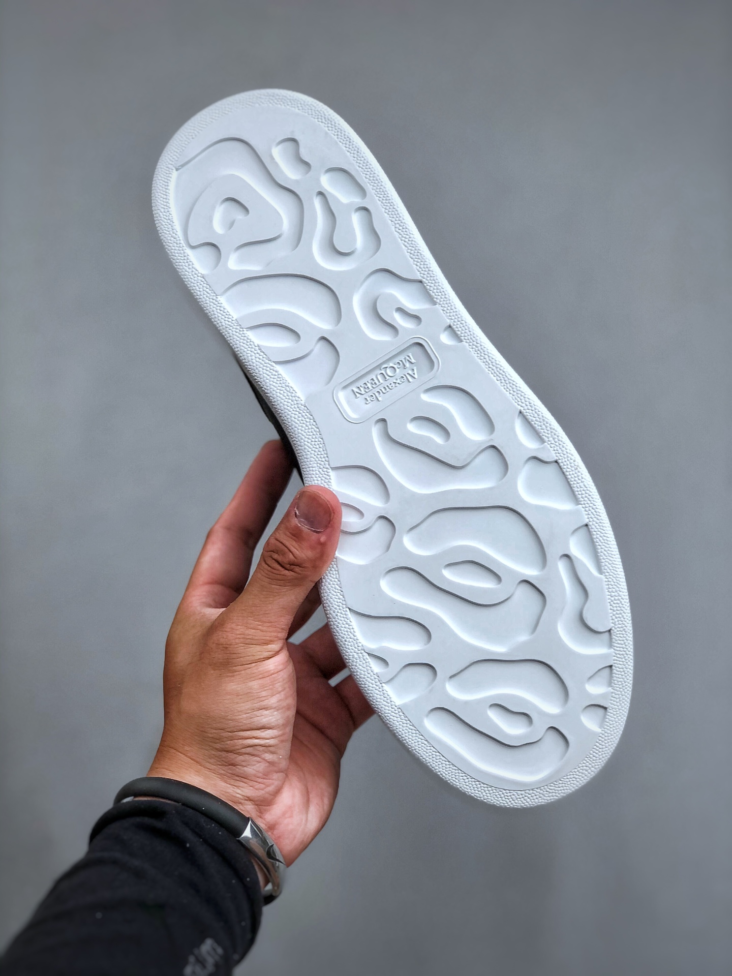 Alexander McQueen Smooth Calfskin Low-Top Casual Fashion Sneaker – Unisex, Black