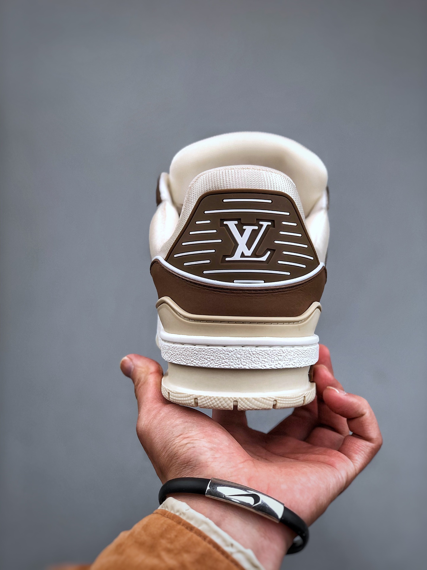 LOUIS VUITTON Trainer Round-Toe Lace-Up Low-Top Sneaker – Unisex, Mocha