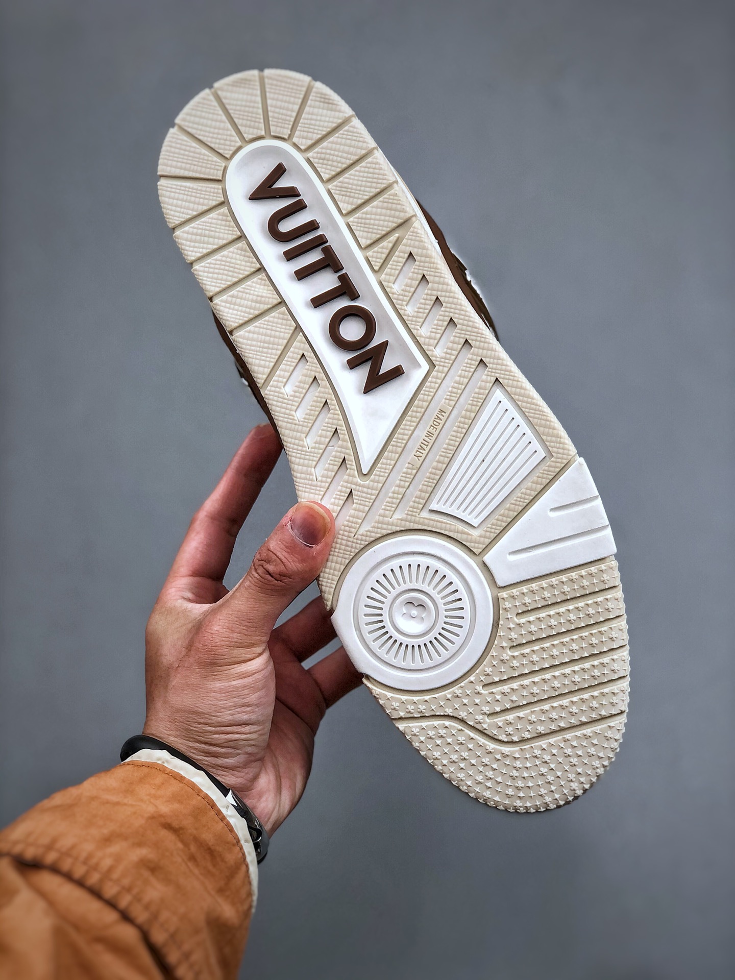 LOUIS VUITTON Trainer Round-Toe Lace-Up Low-Top Sneaker – Unisex, Mocha